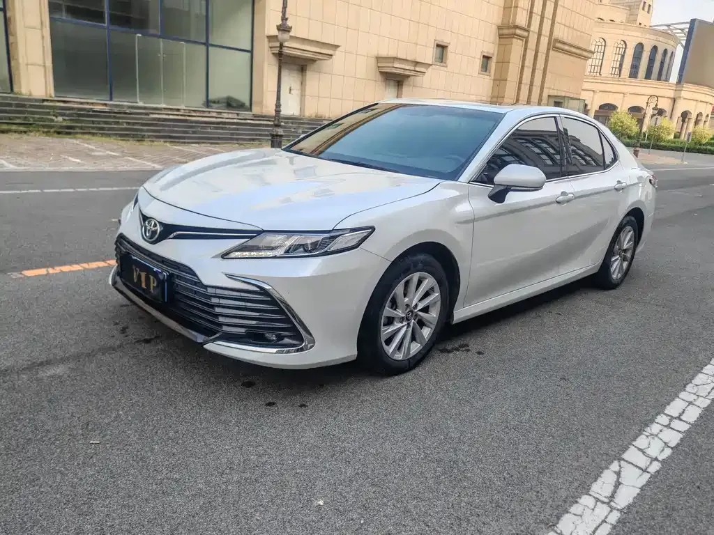 Toyota Camry — фото 6