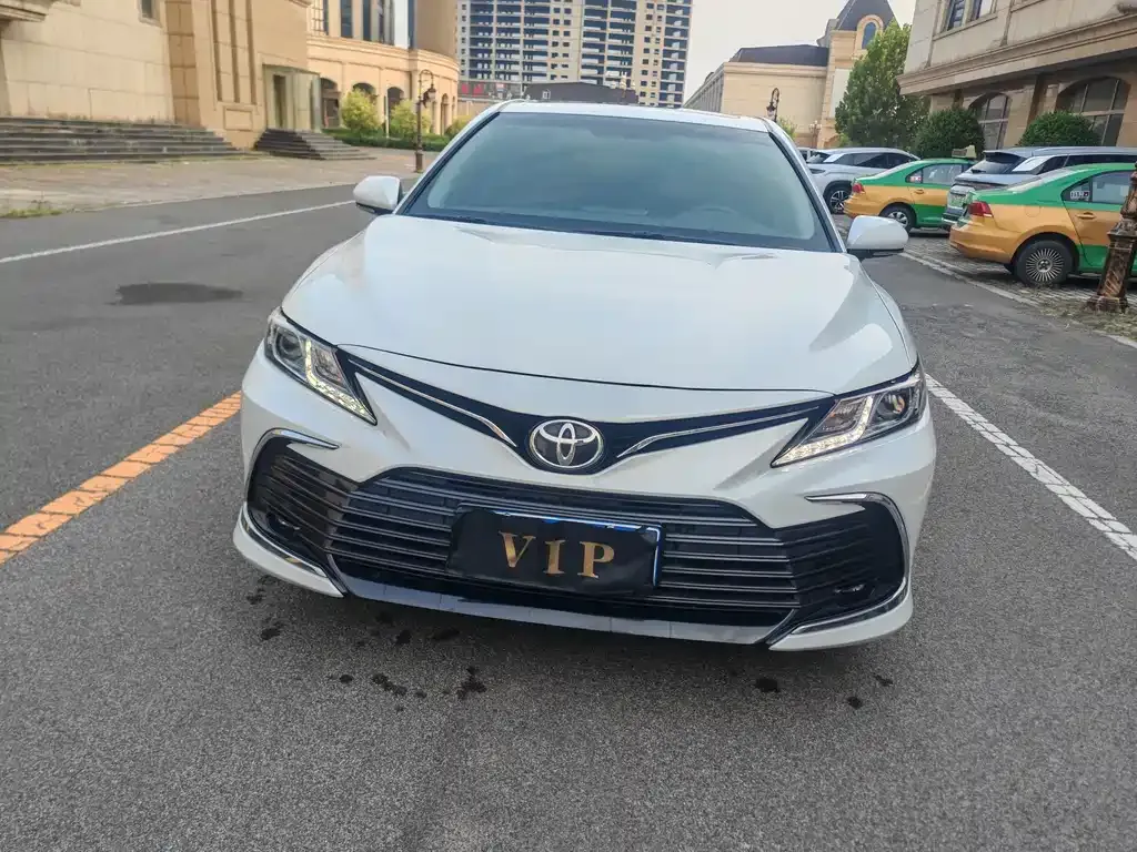 Toyota Camry — фото 5