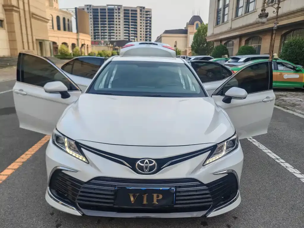 Toyota Camry — фото 3