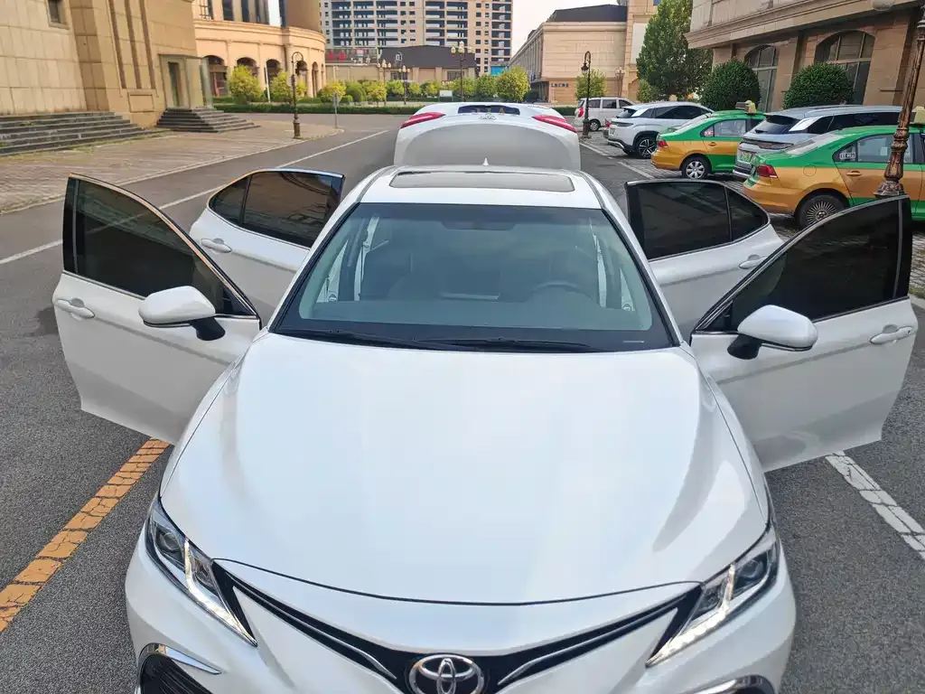 Toyota Camry — фото 4