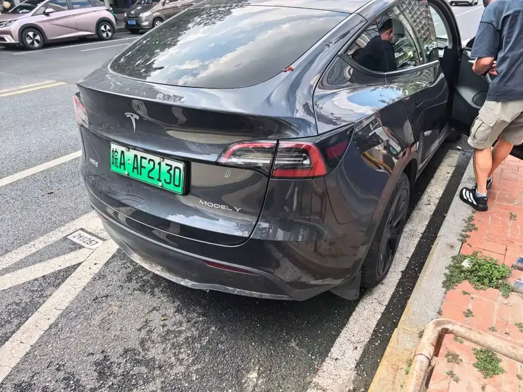 Tesla Model Y — фото 5