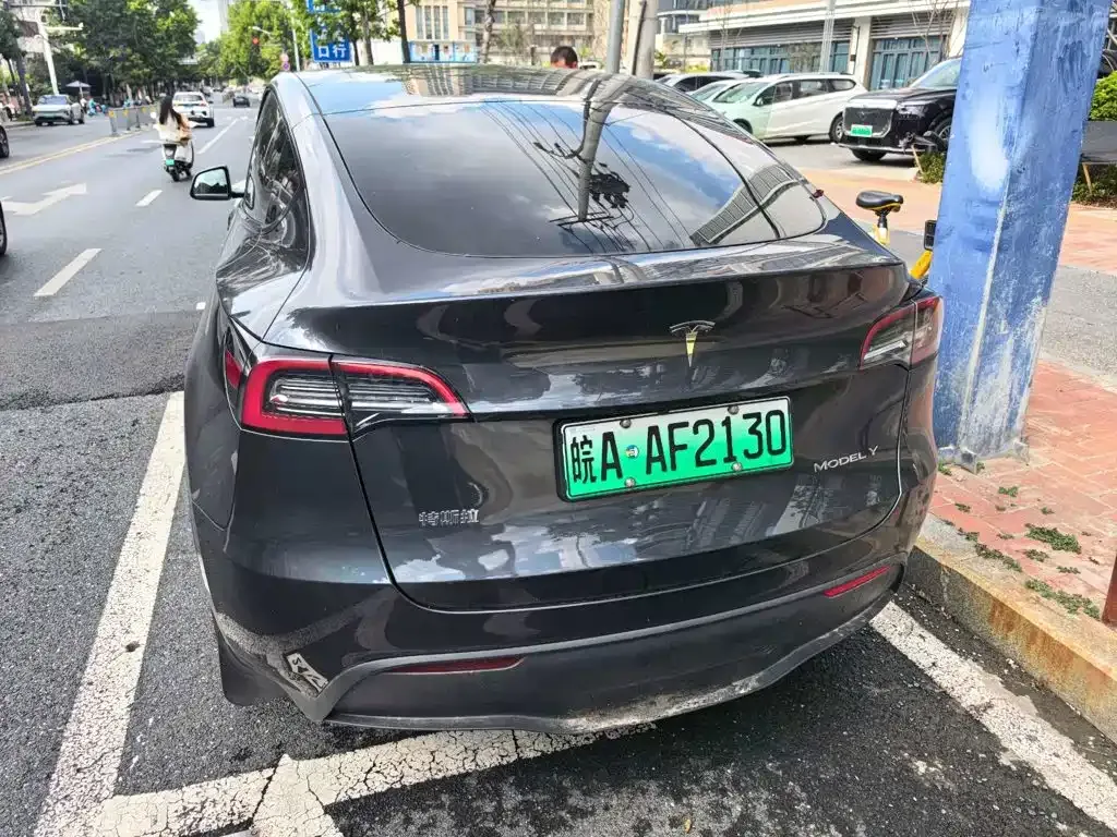 Tesla Model Y — фото 7