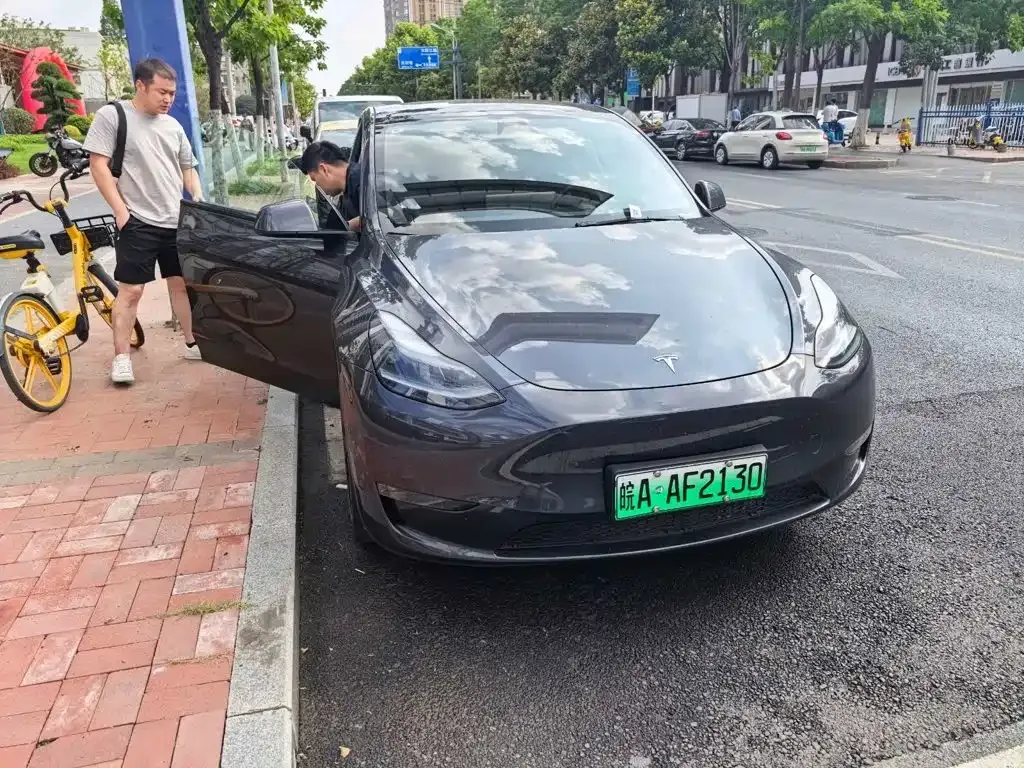 Tesla Model Y — фото 8