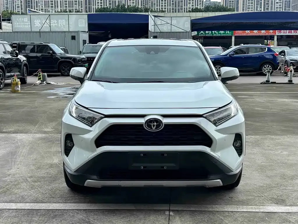 Toyota RAV4 — фото 2