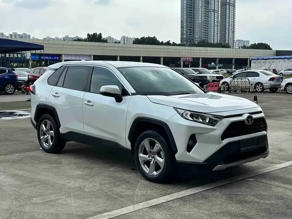 Toyota RAV4 — фото 4