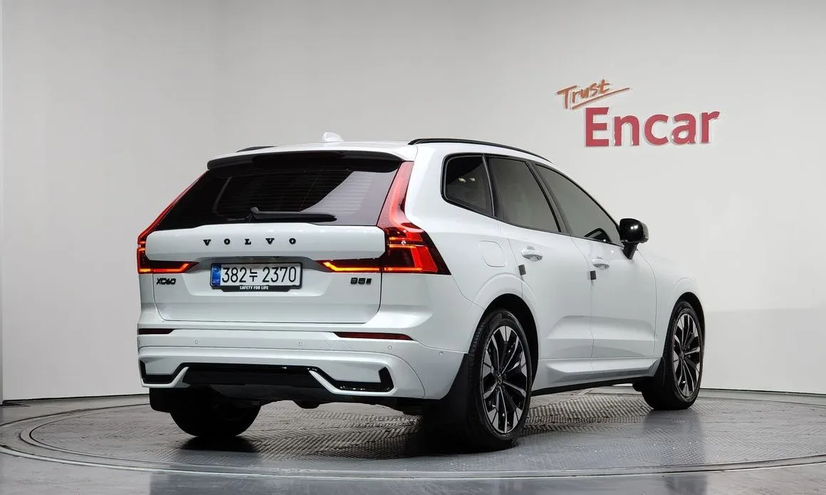 Volvo XC60 — фото 6