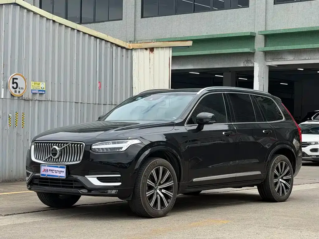 Volvo XC90 — фото 1