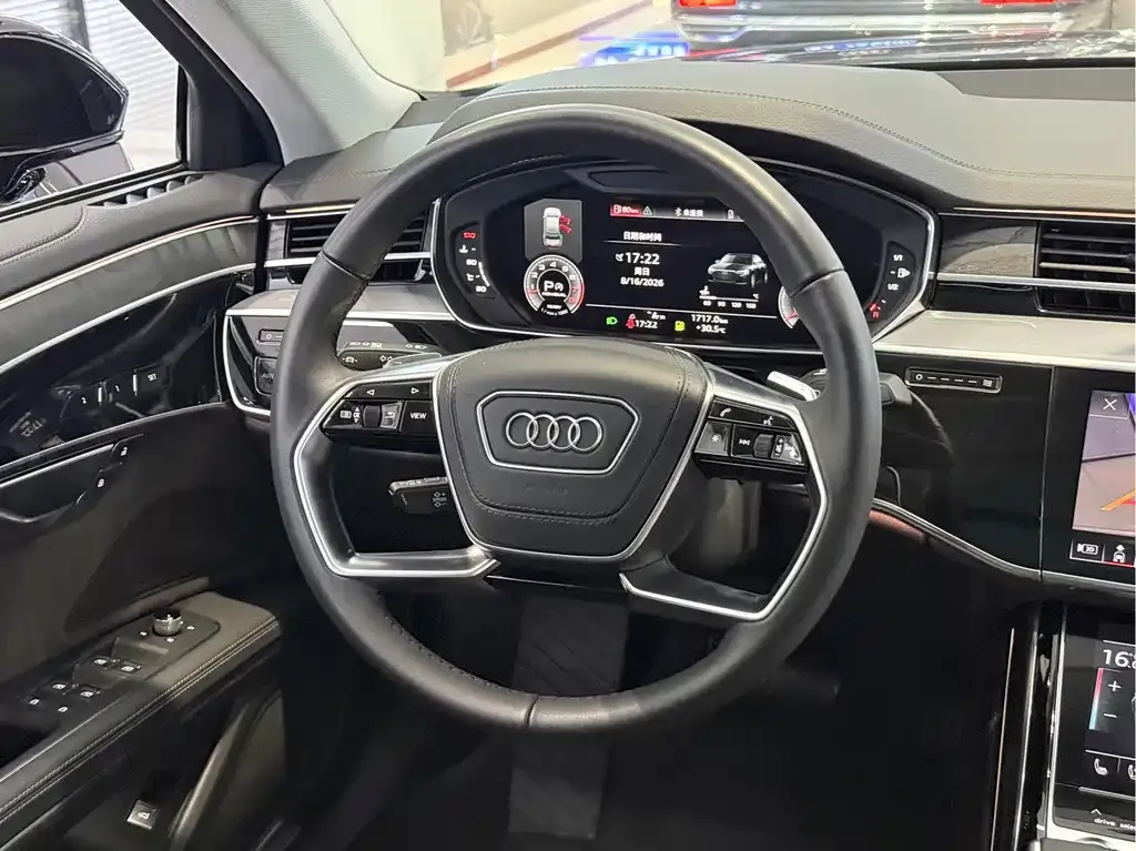 Audi A8 — фото 6