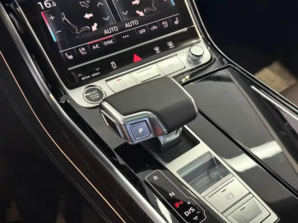 Audi A8 — фото 3