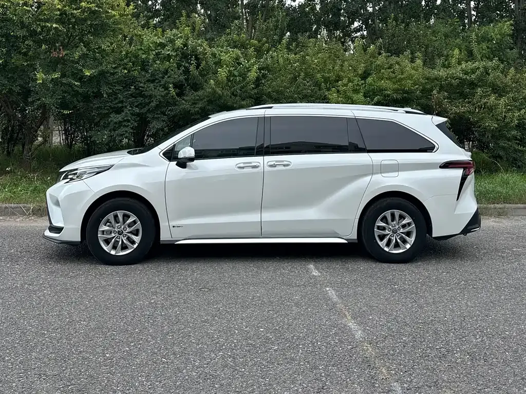 Toyota Granvia — фото 8