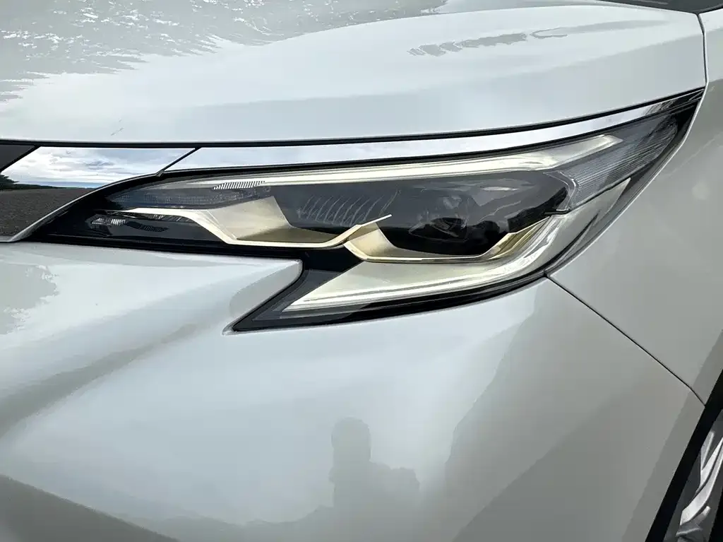 Toyota Granvia — фото 2