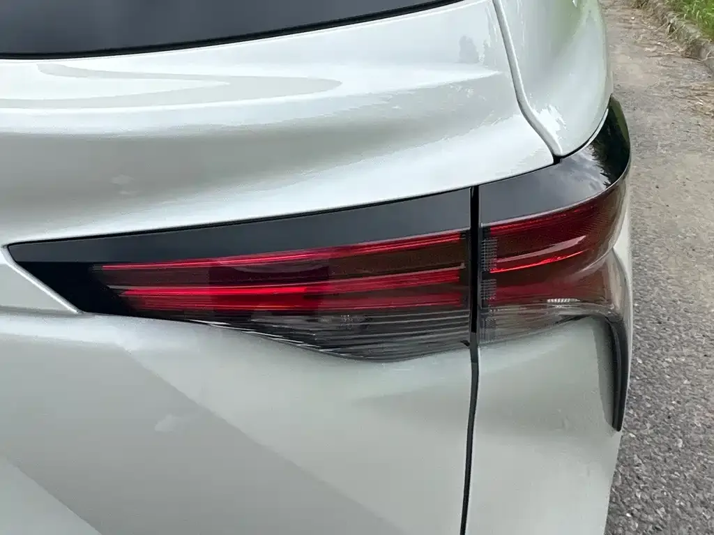 Toyota Granvia — фото 3