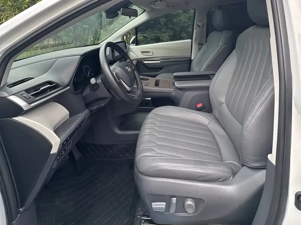 Toyota Granvia — фото 4