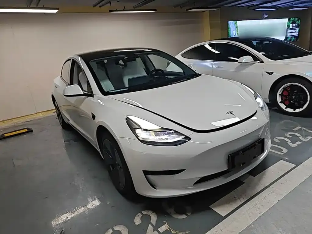 Tesla Model 3 — фото 7