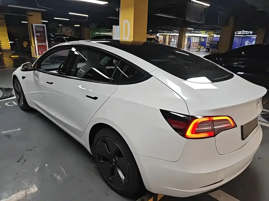 Tesla Model 3 — фото 10