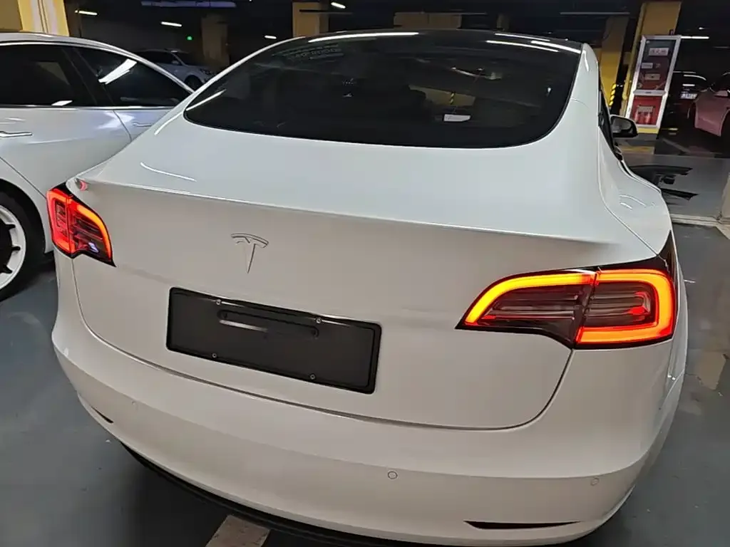 Tesla Model 3 — фото 6