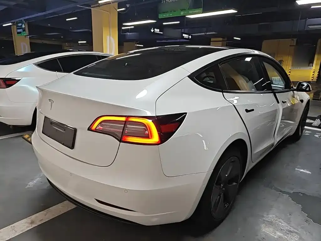 Tesla Model 3 — фото 8