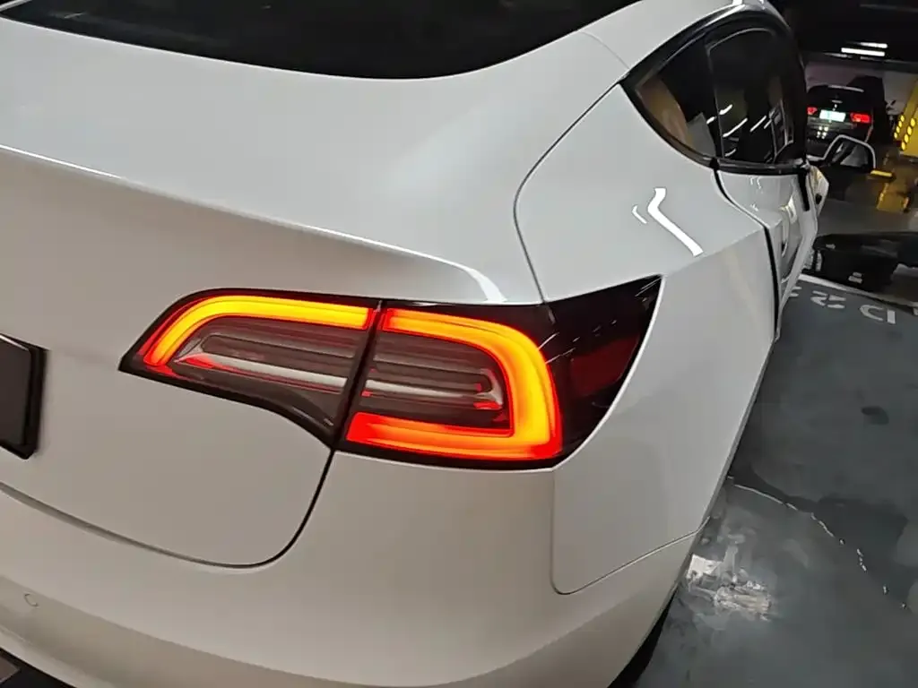Tesla Model 3 — фото 4