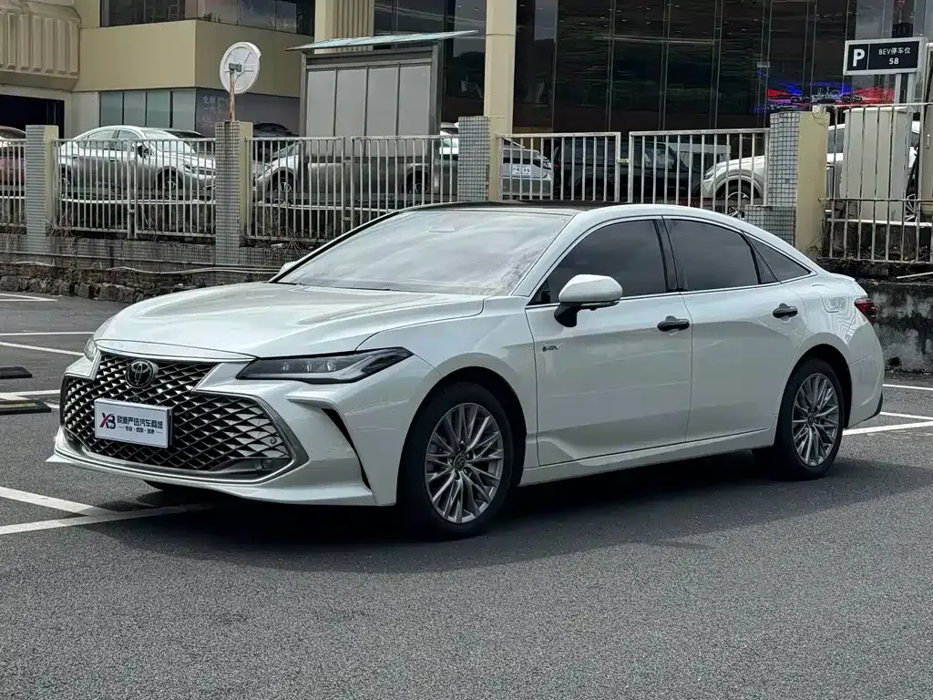 Toyota Avalon — фото 1