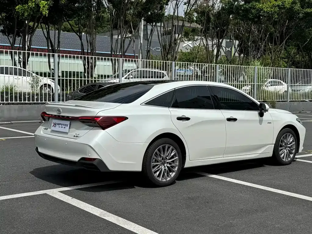 Toyota Avalon — фото 9