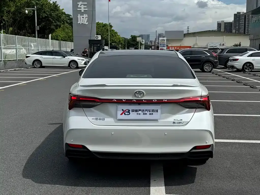 Toyota Avalon — фото 2