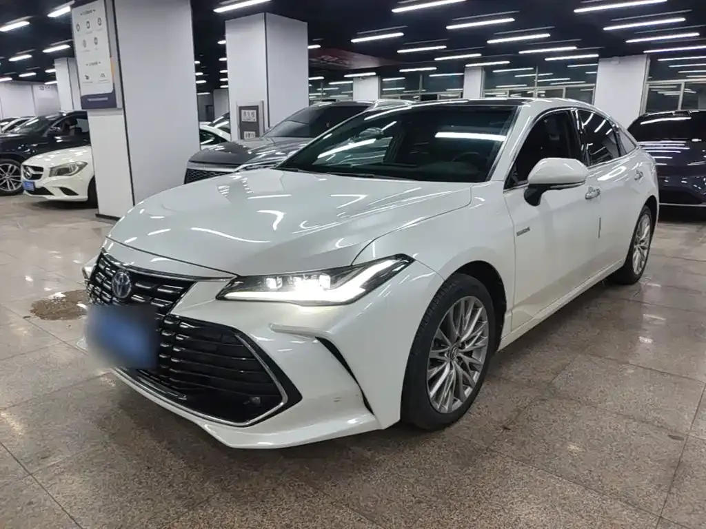 Toyota Avalon — фото 1