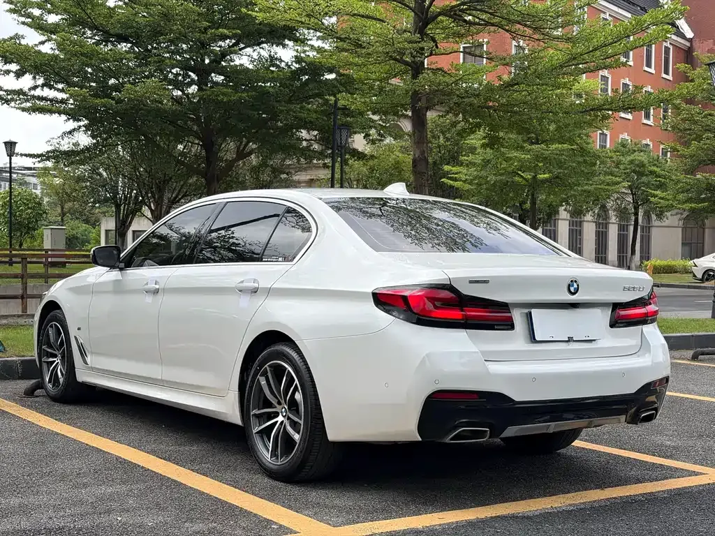 BMW 5 Series — фото 6