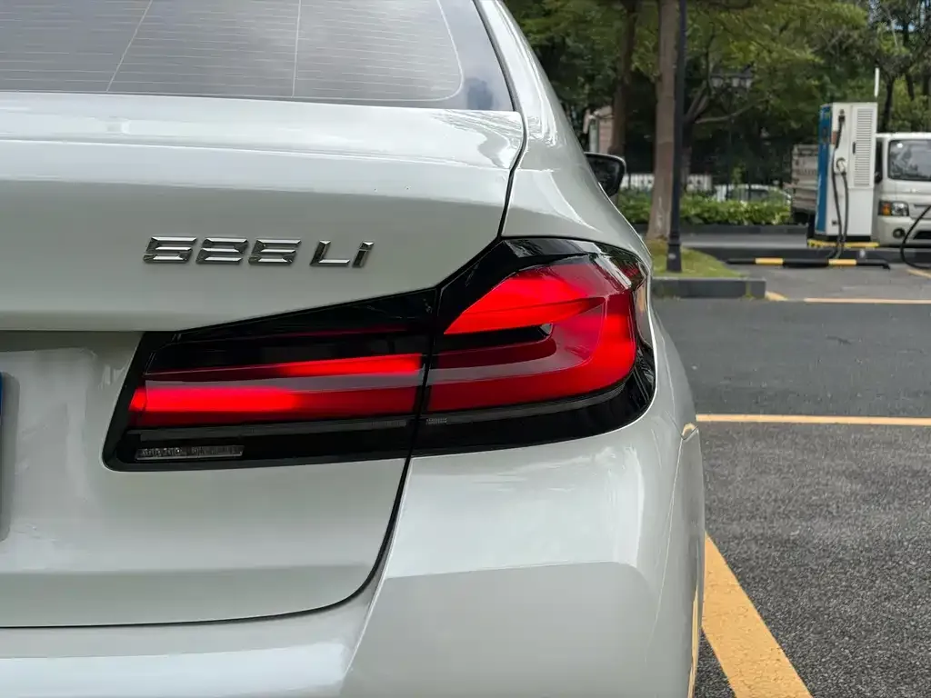 BMW 5 Series — фото 2