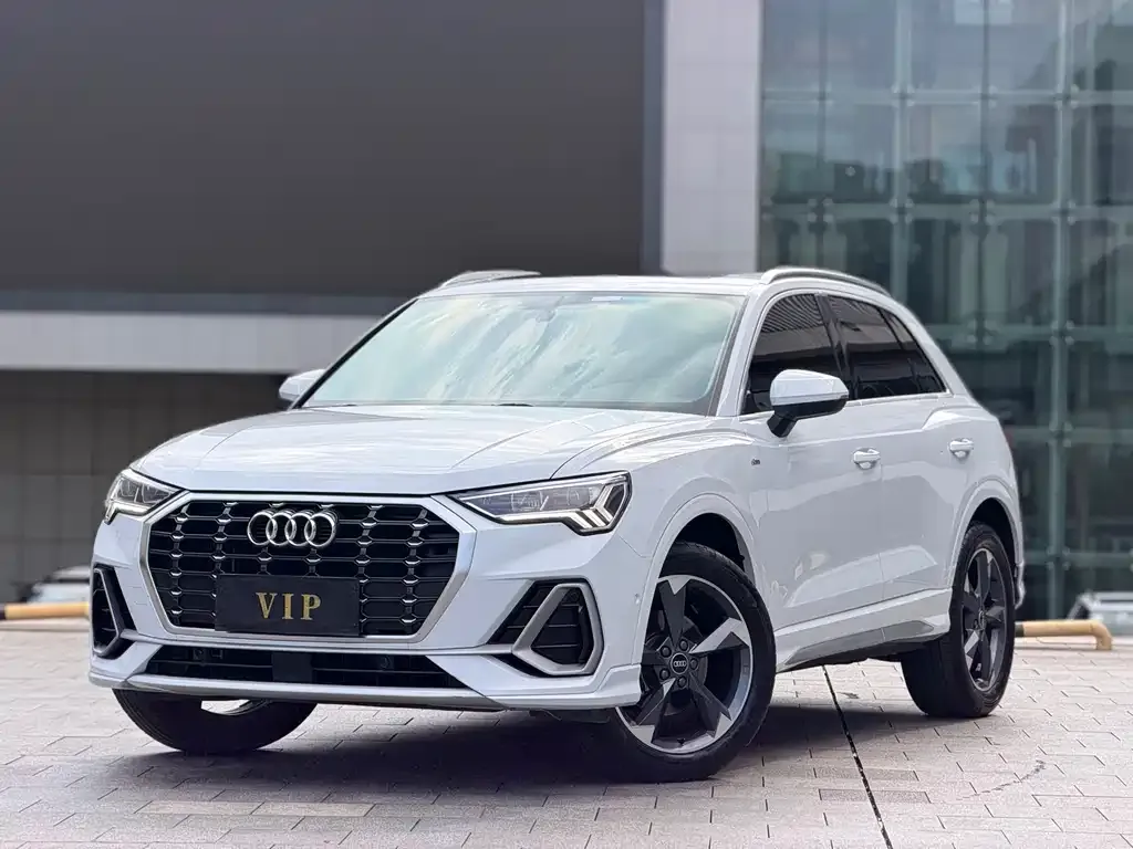 Audi Q3 — фото 1