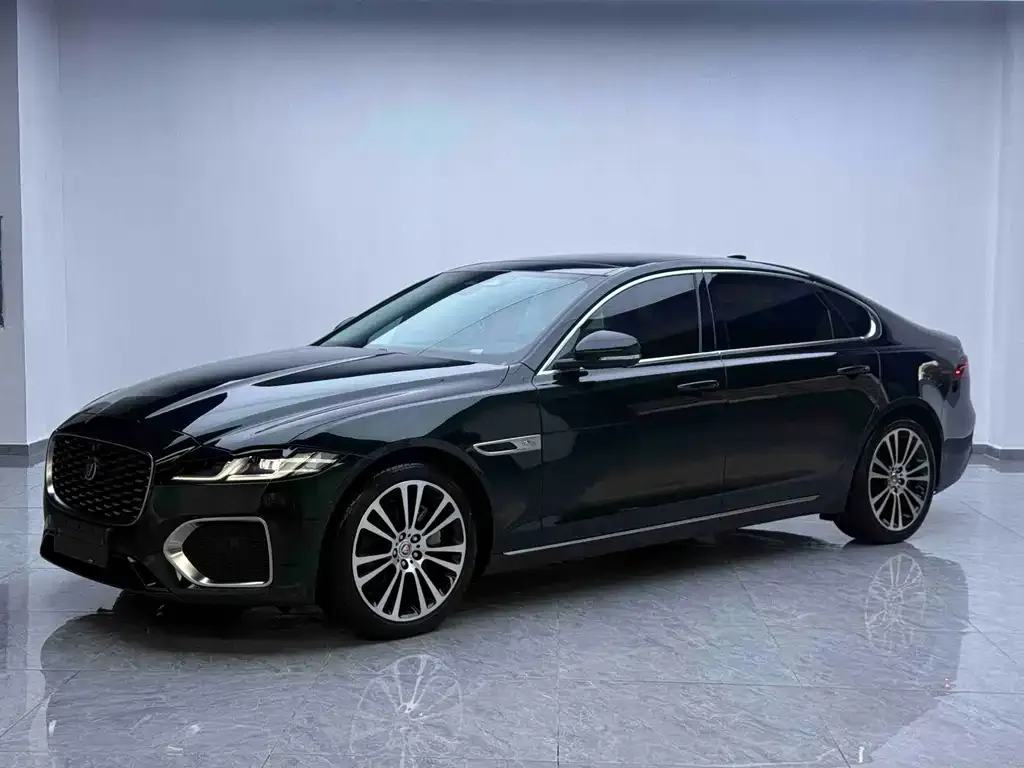 Jaguar XFL — фото 1