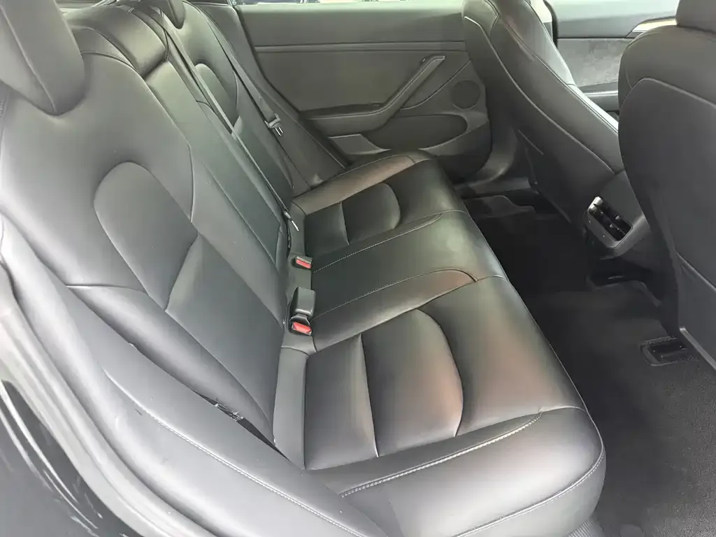 Tesla Model 3 — фото 2