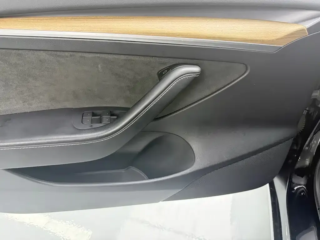 Tesla Model 3 — фото 3