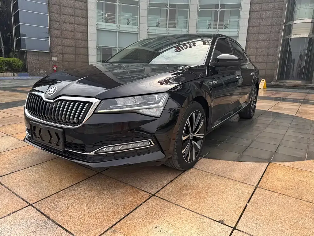 Skoda Superb — фото 1