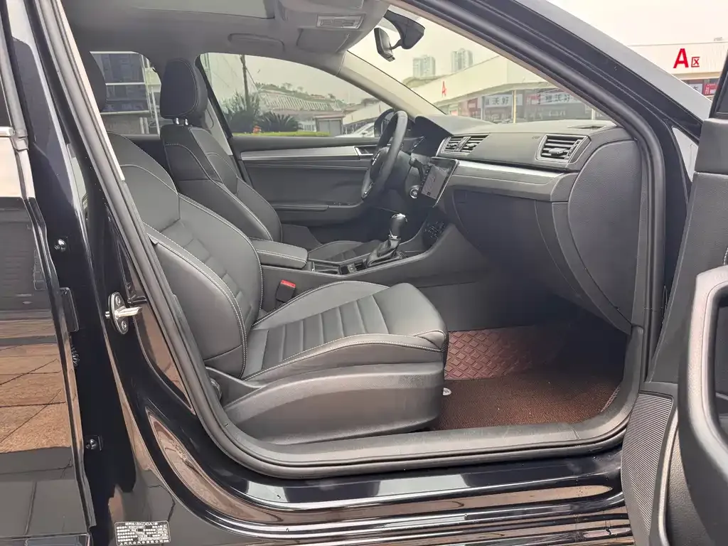 Skoda Superb — фото 9