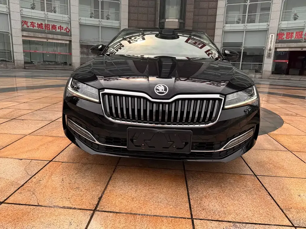 Skoda Superb — фото 8