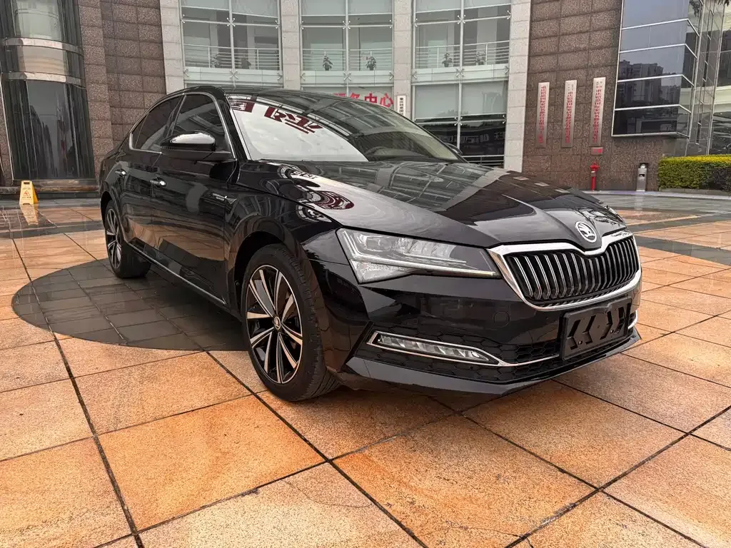 Skoda Superb — фото 7