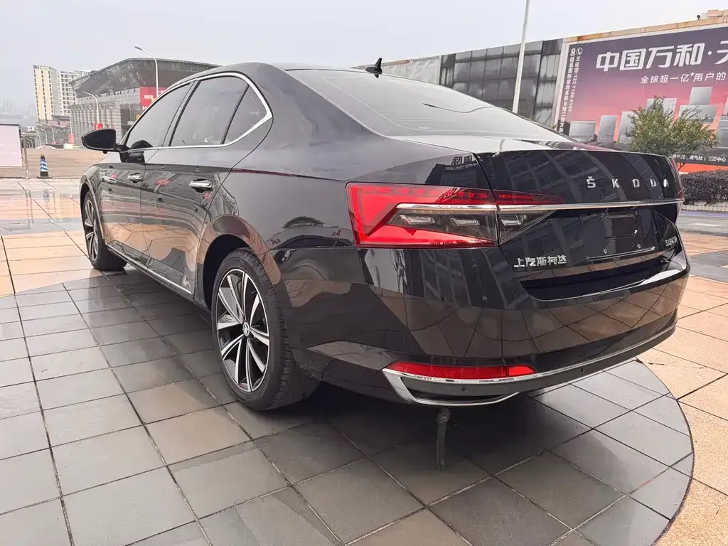 Skoda Superb — фото 4