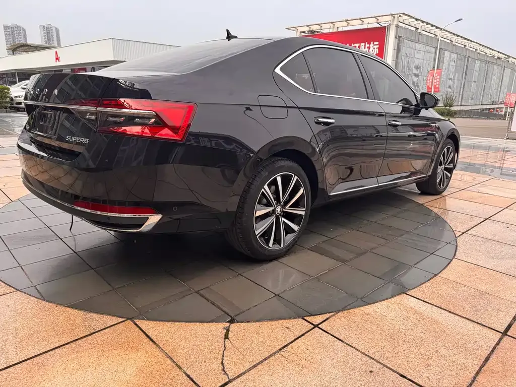Skoda Superb — фото 2