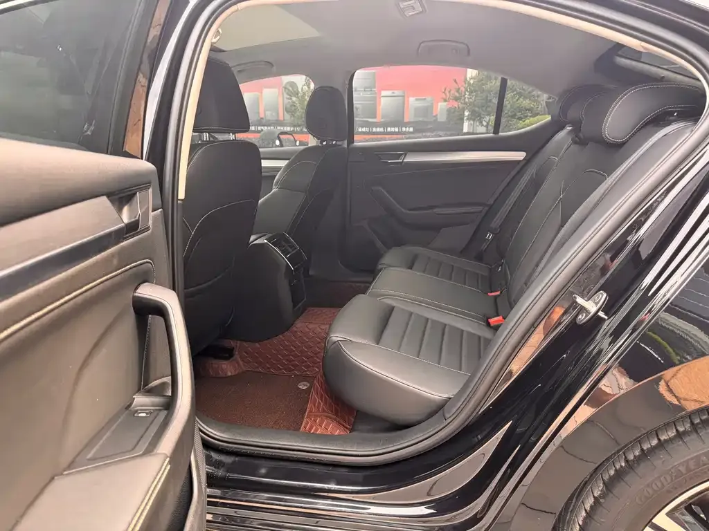 Skoda Superb — фото 5