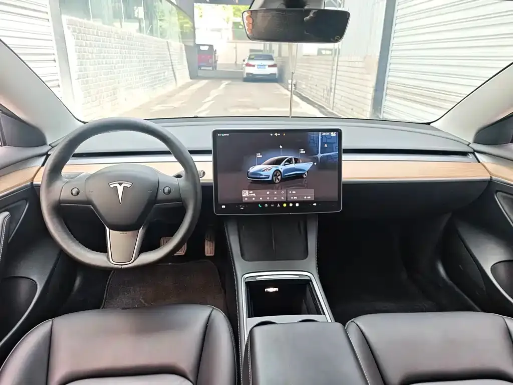 Tesla Model 3 — фото 6