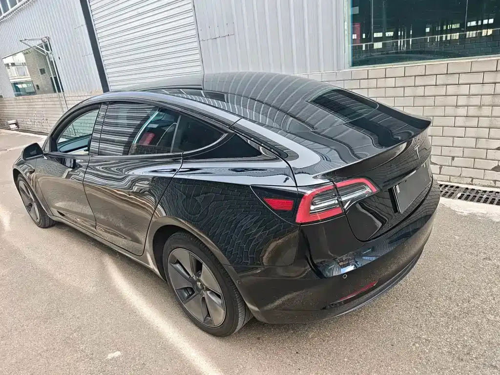 Tesla Model 3 — фото 9