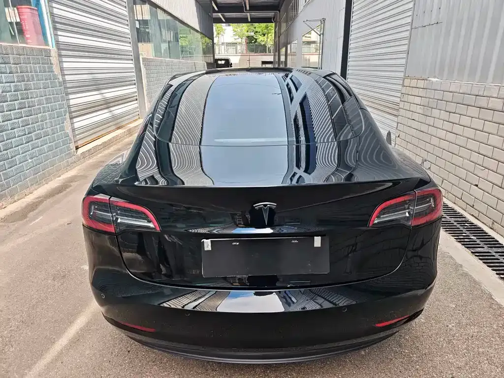 Tesla Model 3 — фото 3