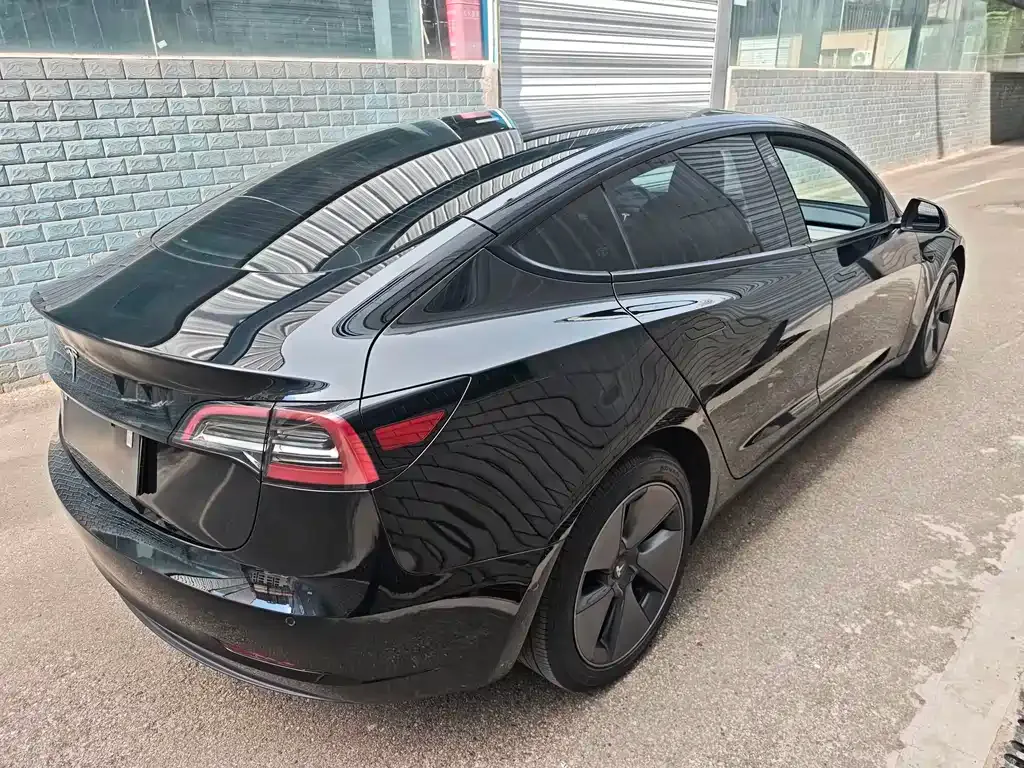 Tesla Model 3 — фото 10