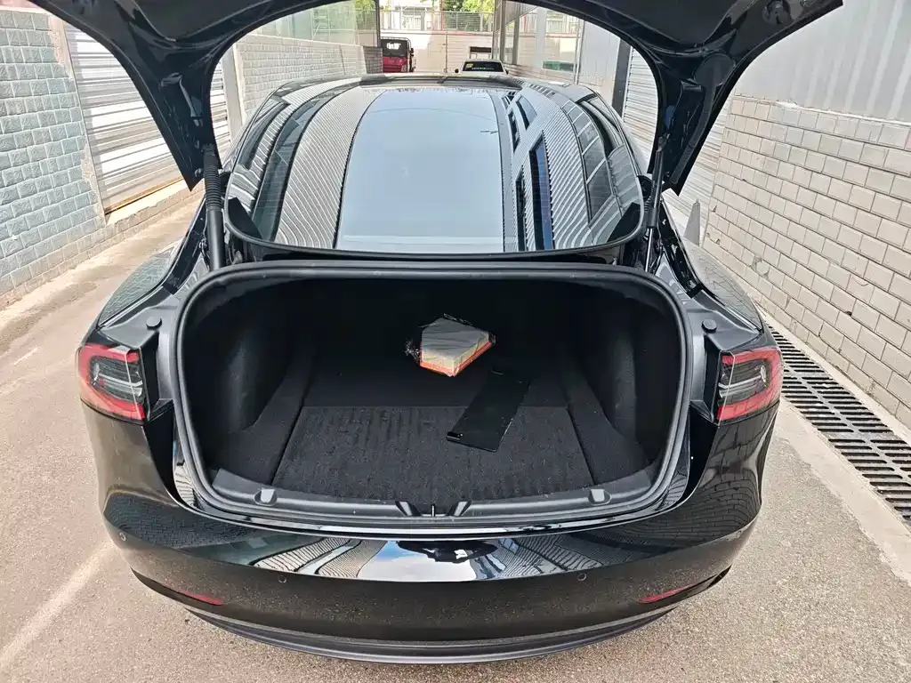 Tesla Model 3 — фото 8