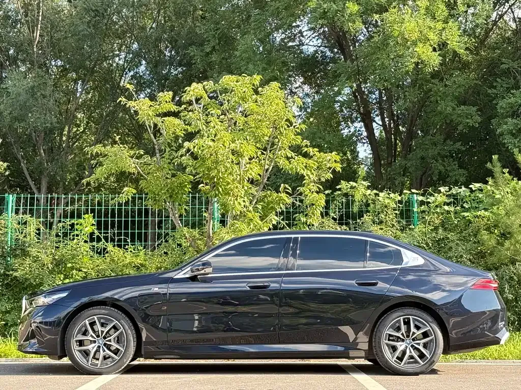 BMW i5 — фото 10