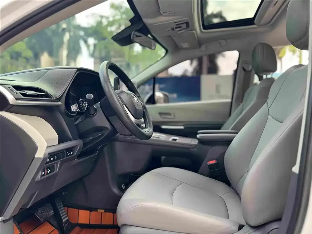 Toyota Granvia — фото 4