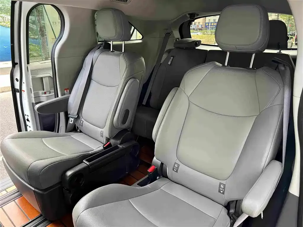 Toyota Granvia — фото 9