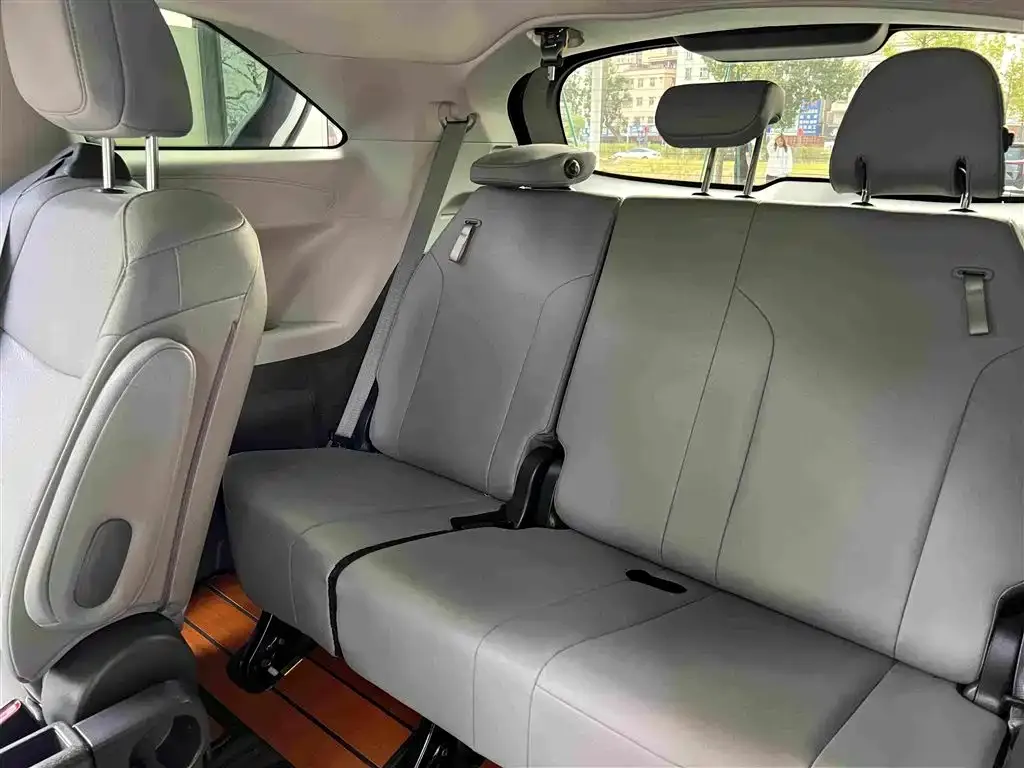 Toyota Granvia — фото 5