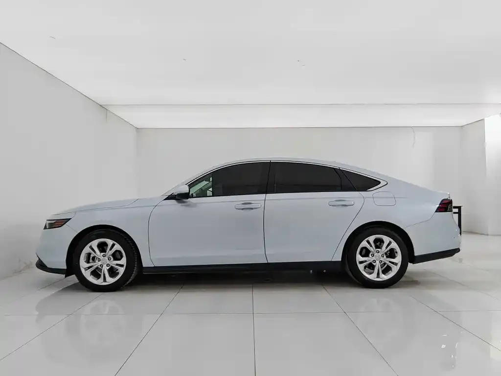 Honda Accord — фото 8