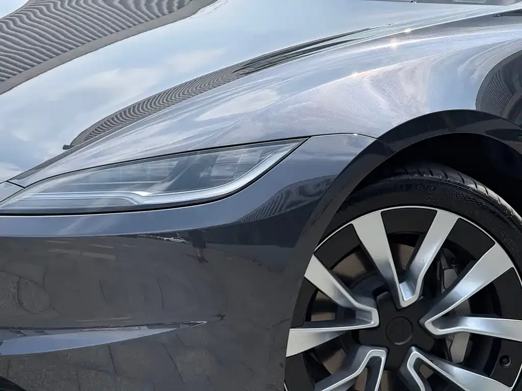 Tesla Model 3 — фото 5
